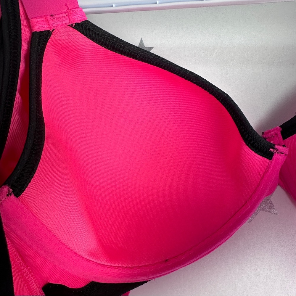 Victoria's Secret Pink VXS Front-Close Racerback
Sports Bra New without tag 32C - Picture 7 of 14